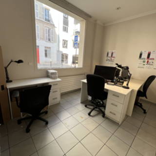 Bureau privé 14 m² 4 postes Location bureau Rue Poliveau Paris 75005 - photo 3